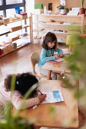 découvrez notre guide complet sur la méthode montessori à uzès. apprenez à appliquer les principes montessori pour favoriser l'épanouissement et l'autonomie de votre enfant grâce à des méthodes éducatives innovantes et adaptées.