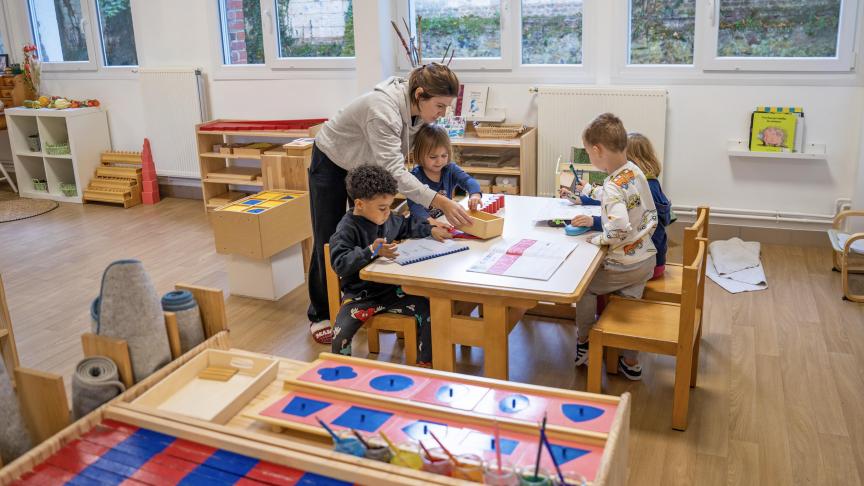 découvrez l'école montessori à lille, un établissement innovant qui offre une approche pédagogique centrée sur l'enfant, favorisant l'autonomie et l'épanouissement personnel. inscrivez votre enfant dans un environnement stimulant et bienveillant.